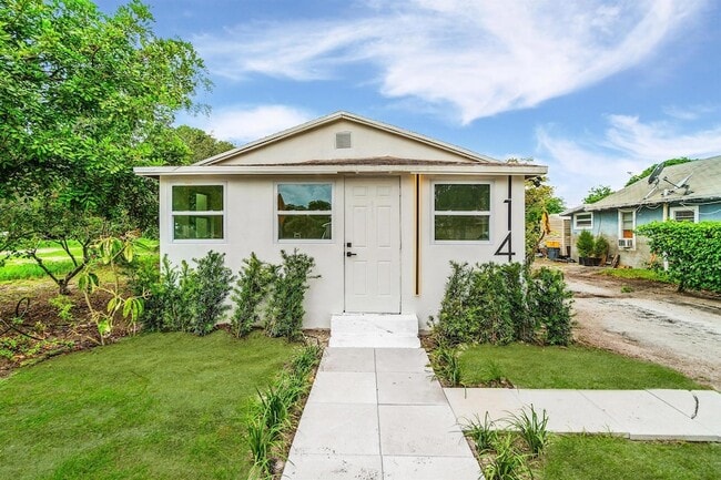 Photo - 114 NW 10th Ave House