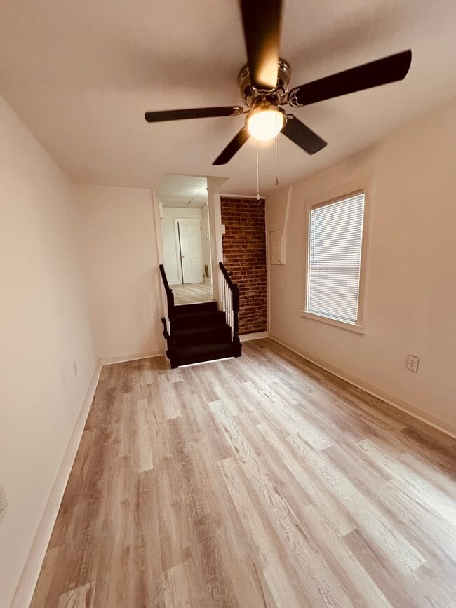 Foto del edificio - 118 S Queen St