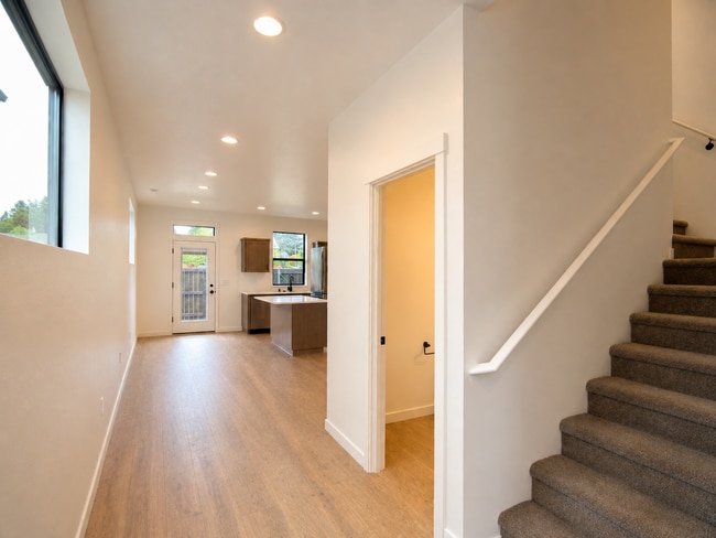 Building Photo - 10108 NE 45th Ct