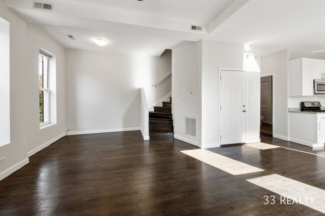 Building Photo - Newly Rehabbed Beautiful 2bed/2bth Duplex ...