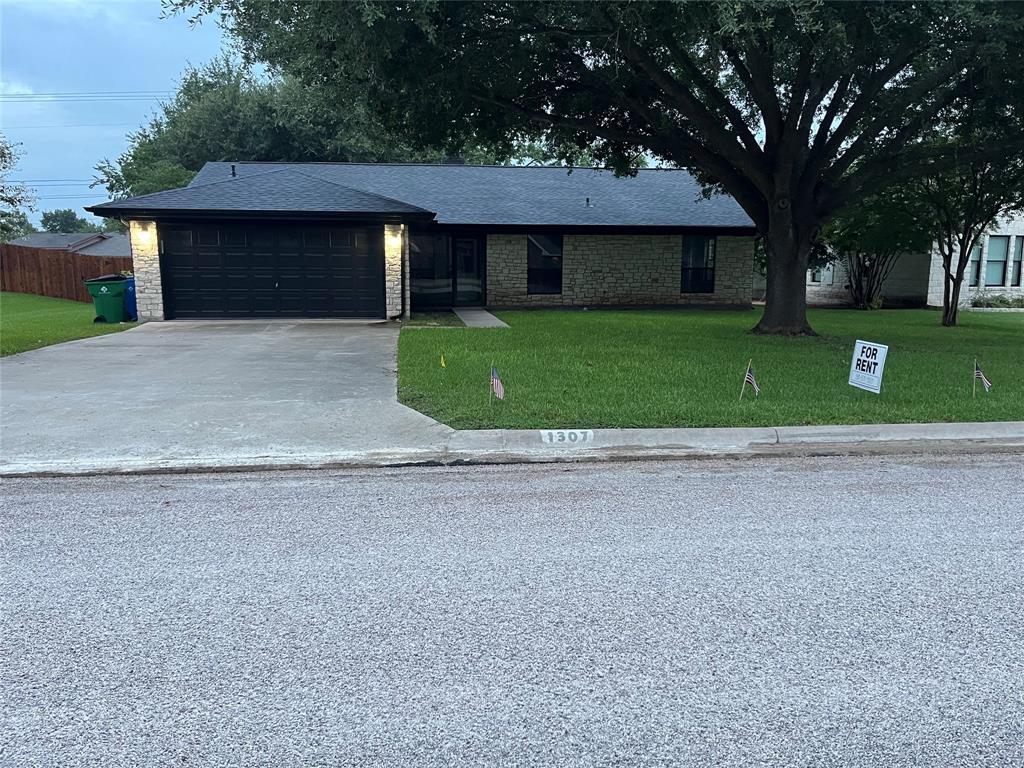 Primary Photo - 1307 T H Johnson Dr