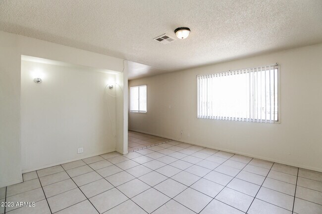 Foto del edificio - 2027 W Chambers St