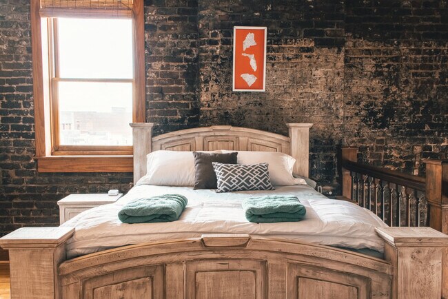 Building Photo - OC - Loft Apartment in Heart of the Old City