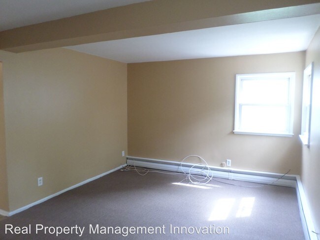 Building Photo - 11-11 Grassmere Terrace