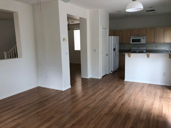 Foto del edificio - Charming 4 BED/3BATH, Home nestled in this beautiful guard-gated Rhodes Ranch Community!