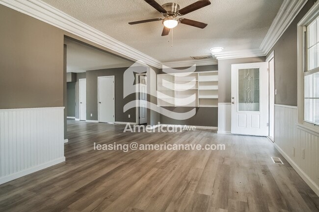 Building Photo - 504 N Dogwood St