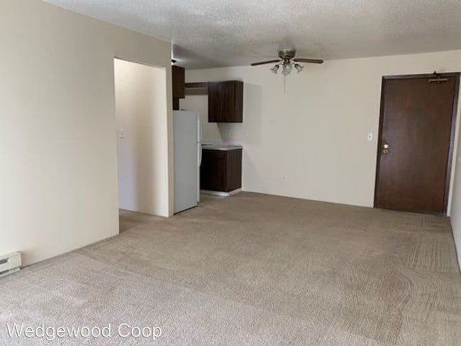 Building Photo - 2557 Wedgewood Rd