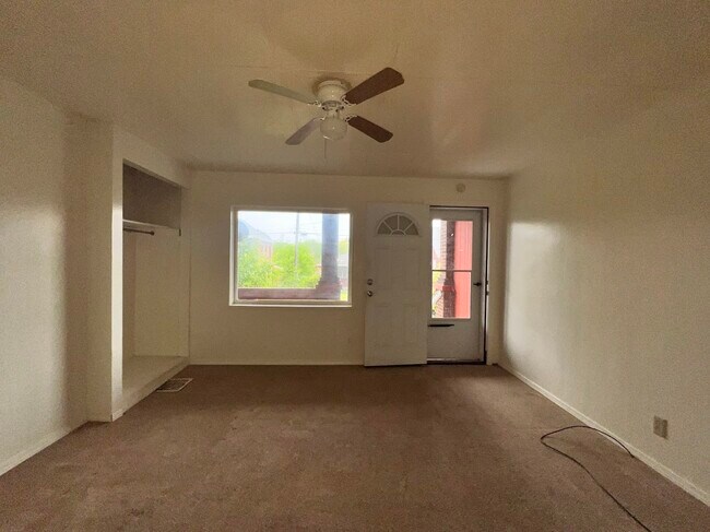 Foto del edificio - 709 Waddell Ave