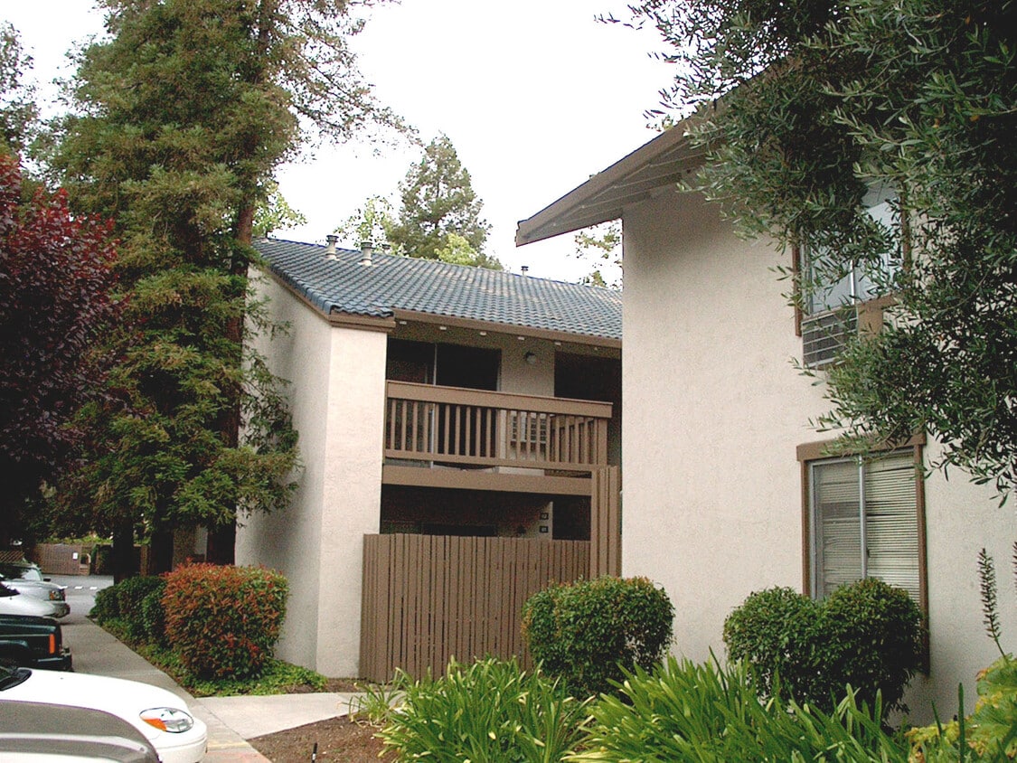 Primary Photo - 2734 Oak Rd. #62