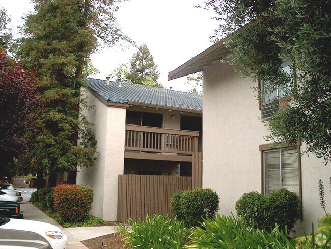 Building Photo - 2734 Oak Rd. #62
