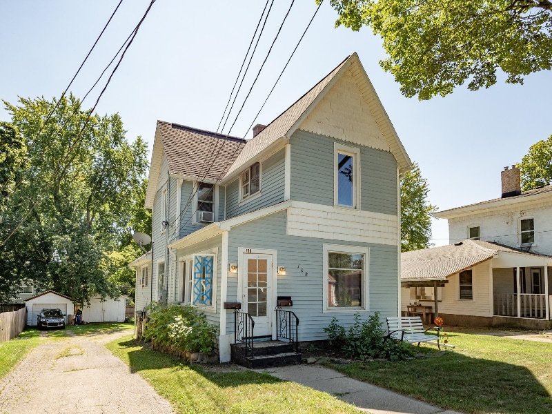 Primary Photo - 108 E South St