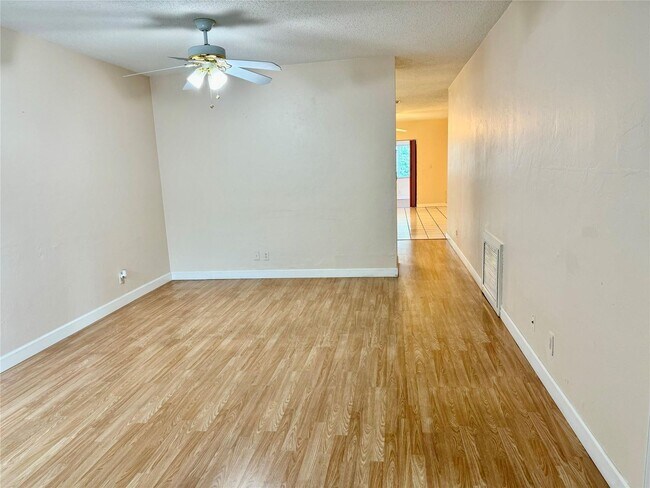 Foto del edificio - 11461 NW 38th St