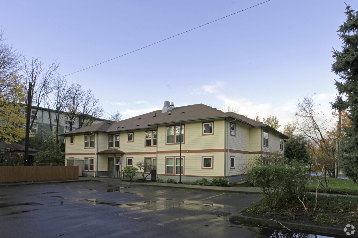 Primary Photo - 9260-9268 SE Clinton St