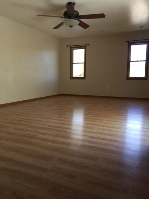 Foto del edificio - 412 E 2nd St
