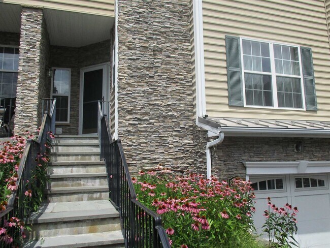 Foto del edificio - 807 Huntington Dr