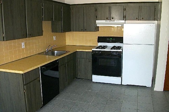 Building Photo - 362 Centre St