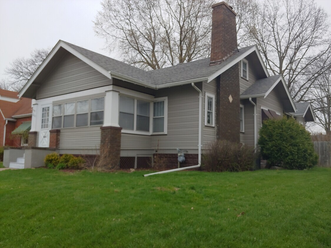 2621 Carey Ave, Davenport, IA 52803 House Rental in Davenport, IA