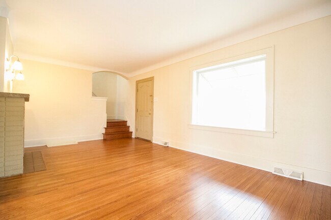 Building Photo - 709 Colima Dr