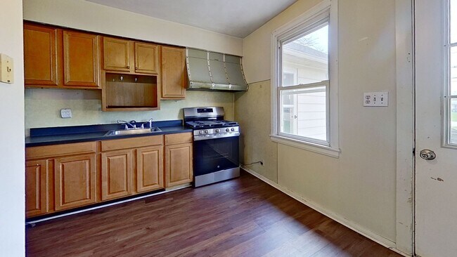 Building Photo - Single Family