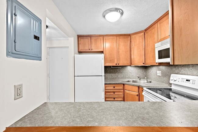 Building Photo - 79 Fountain Ln