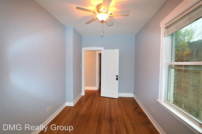 Building Photo - 6337 S Racine Ave