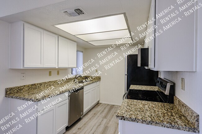 Foto del edificio - 6480 N 82nd St