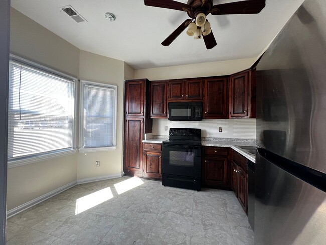 Building Photo - Great Bridge Townhouse For Rent