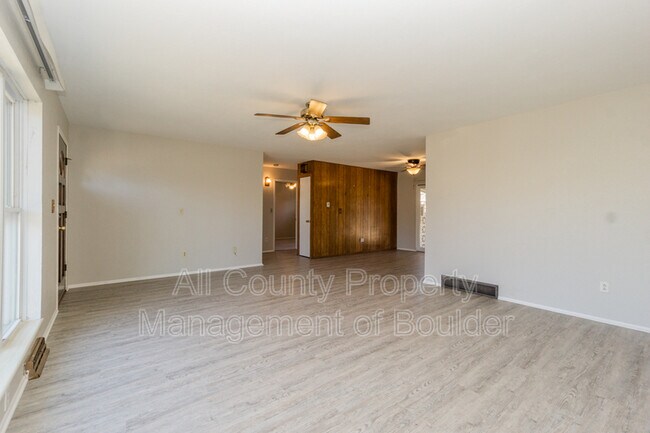 Foto del edificio - 1618 Lamplighter Dr