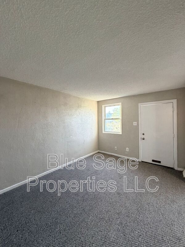 Foto del edificio - 1037 Laurel Rd