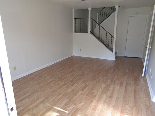 Foto del edificio - 740 Elaine St