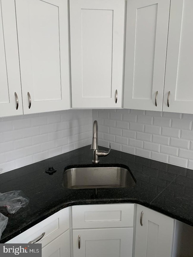 Foto del edificio - 8058 Walker St