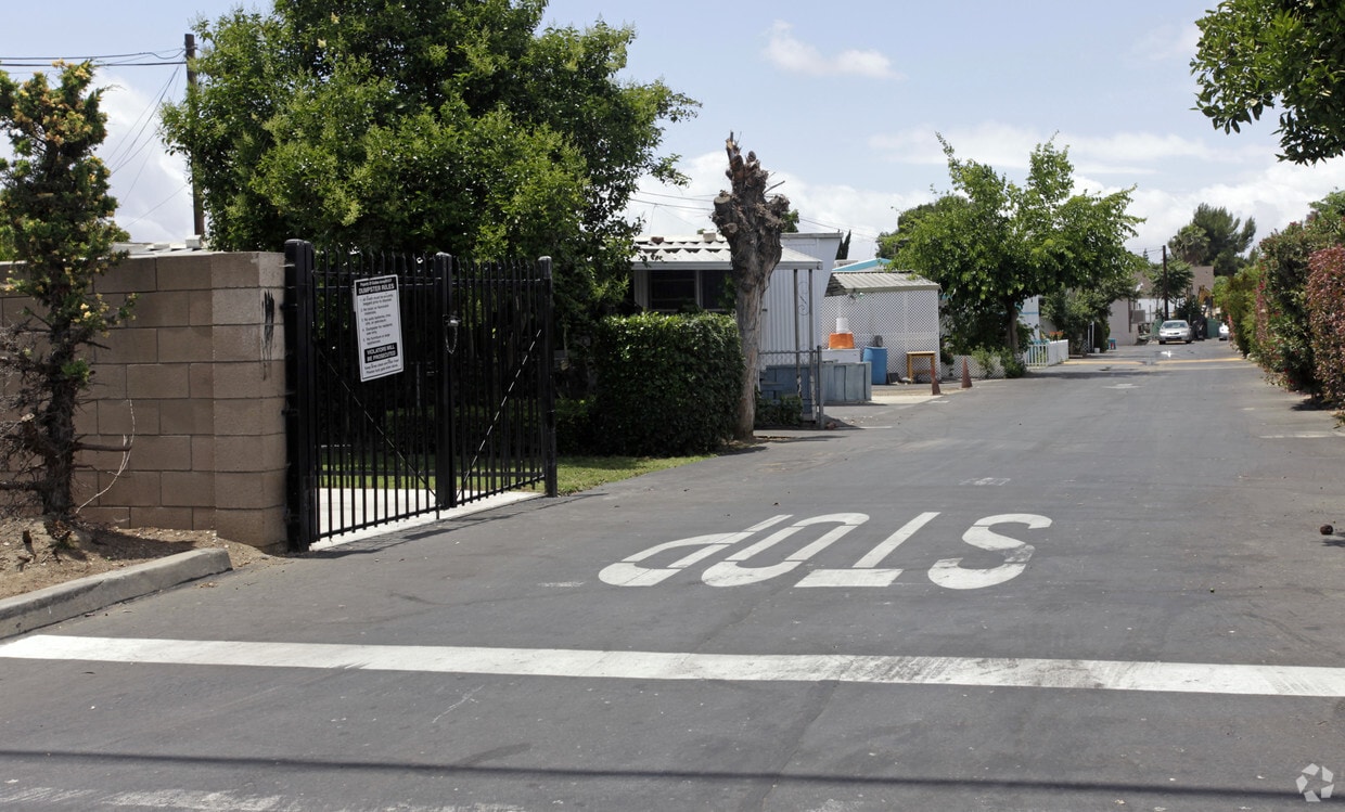 Mobile Home Park - Golden Arrow