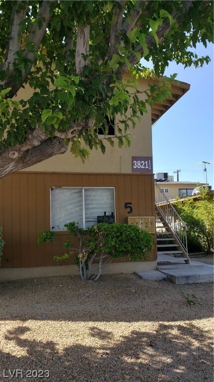 Building Photo - 3821 Daisy St