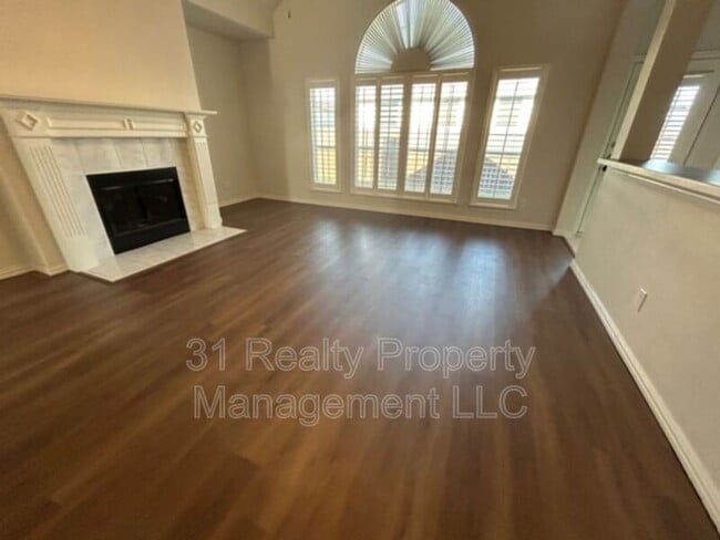 Building Photo - 5404 Briarwood Dr