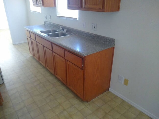 Building Photo - G03- 626&amp;626.5 OLIVE ST