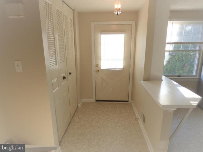 Building Photo - 6801 Farmbrook Ct