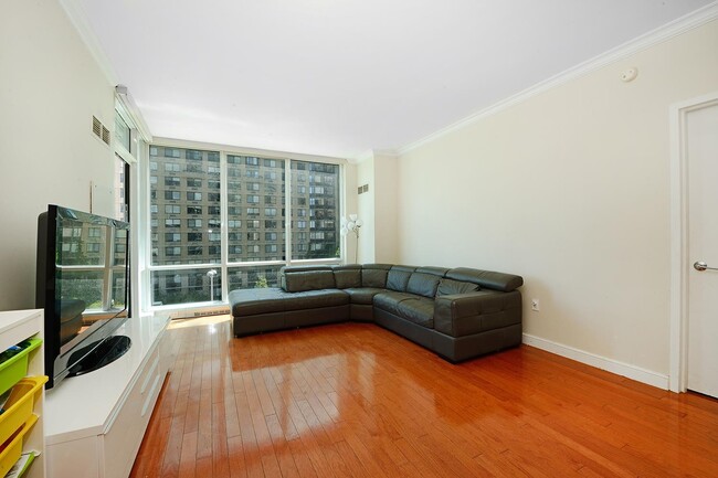 Building Photo - 20 Newport Pkwy
