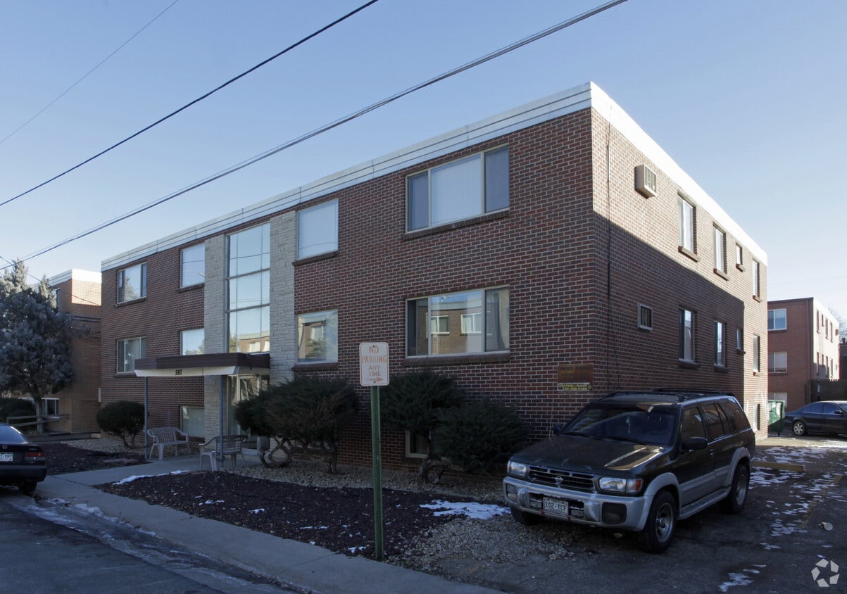 Primary Photo - 560 S Fairfax St