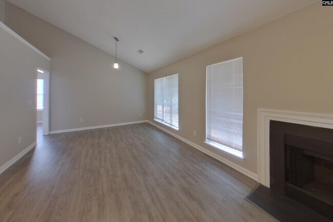 Foto del edificio - 424 Forest Grove Cir