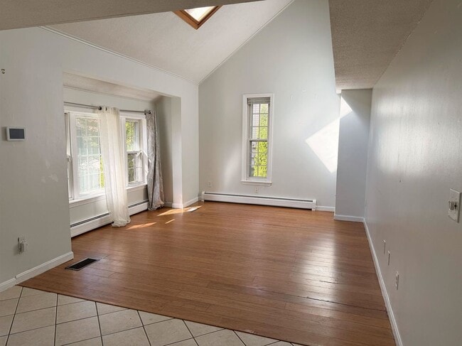 Building Photo - 76 Ode