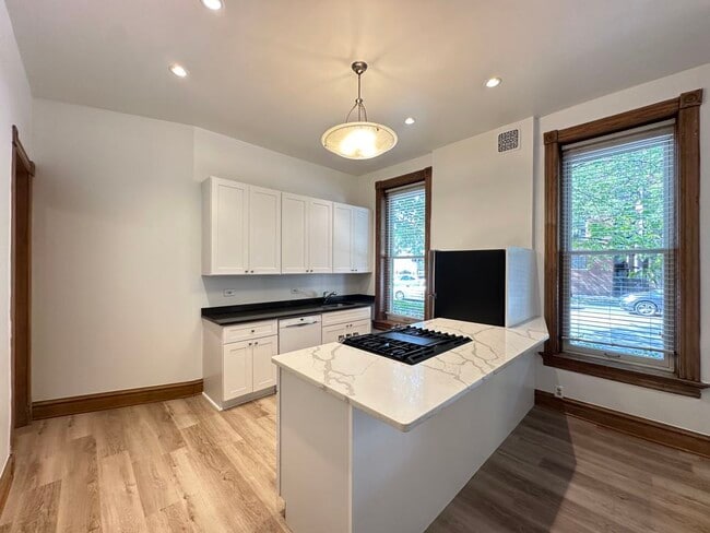Building Photo - 3532 N Ashland Ave
