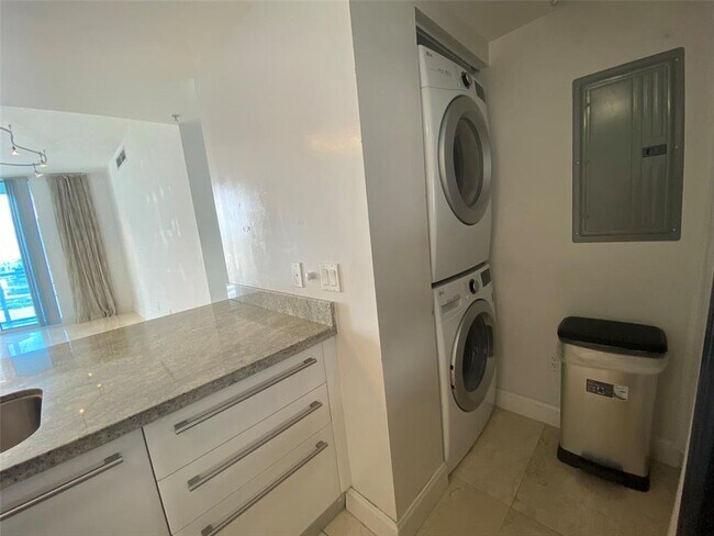 Foto del edificio - 185 SW 7th St