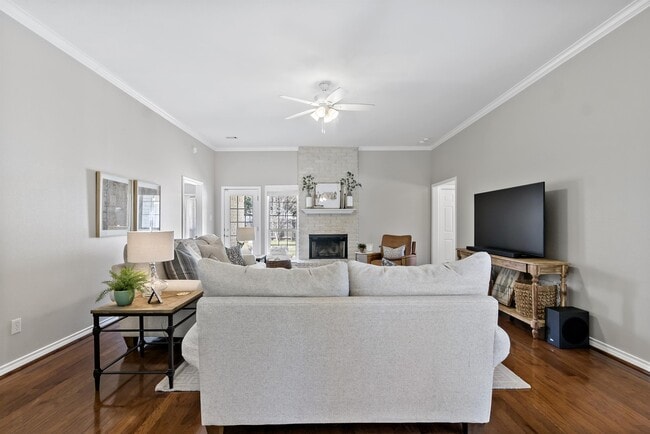 Foto del edificio - 1317 Baywood Ln