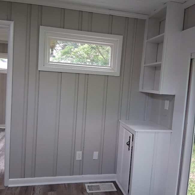 Building Photo - 1310 Martin St