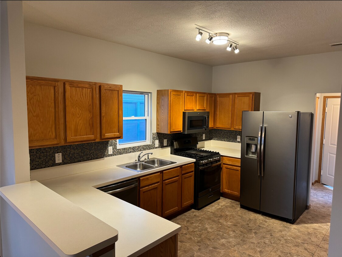 Primary Photo - 6089 Bristol Ridge Dr