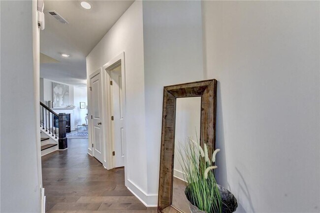 Foto del edificio - 215 Centennial Ridge Dr