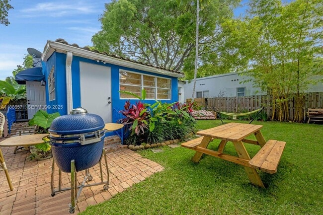 Building Photo - 1701 Fletcher St