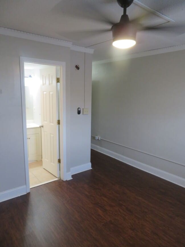 Building Photo - Fantastic deal on 1Bed/1Ba at Evian Towers!  $1000 per month