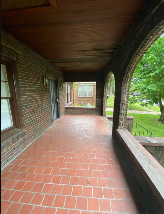 Foto del edificio - NOW AVAILABLE!!