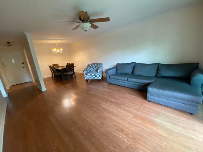 Foto del edificio - 7420 Lakeview Dr